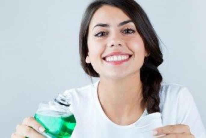 Почему шатается зуб и как укрепить десна при помощи народных рецептов, лекарственных средств и стоматологических процедур
